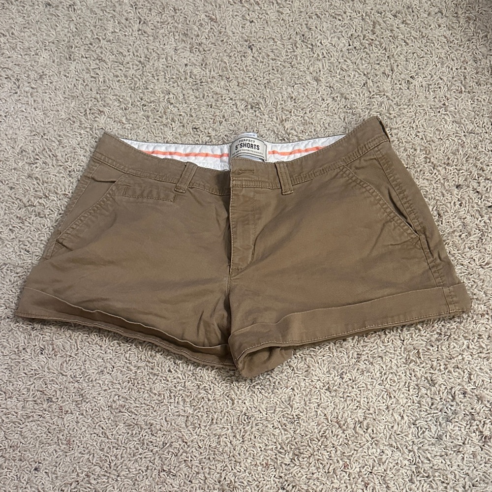 Old Navy - 5” Khaki Shorts - Size 6 Regular